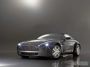  Aston Martin V8 Vantage    