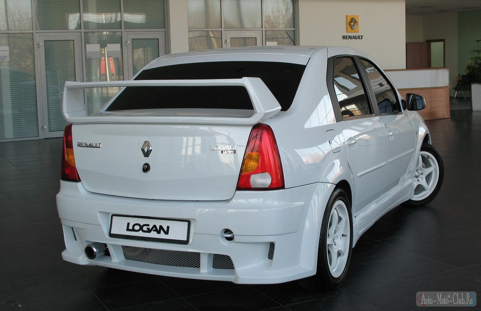    Renault Logan -    