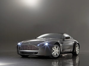 Aston Martin V8-Vantage 