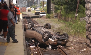 К сожалению, иногда случаются поломки авто на железнодорожных путях - это становится причиной таких аварий...