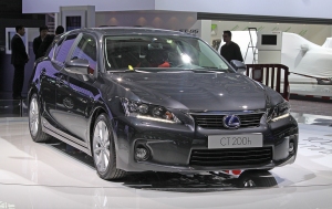  Lexus ct 200h   Subaru Imprezu 