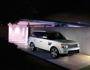 Range Rover Sport 2010 года внешне сохраняет традиции марки, главное достоинство - новый двигатель