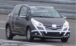 Toyota Yaris 3d ( ) - 